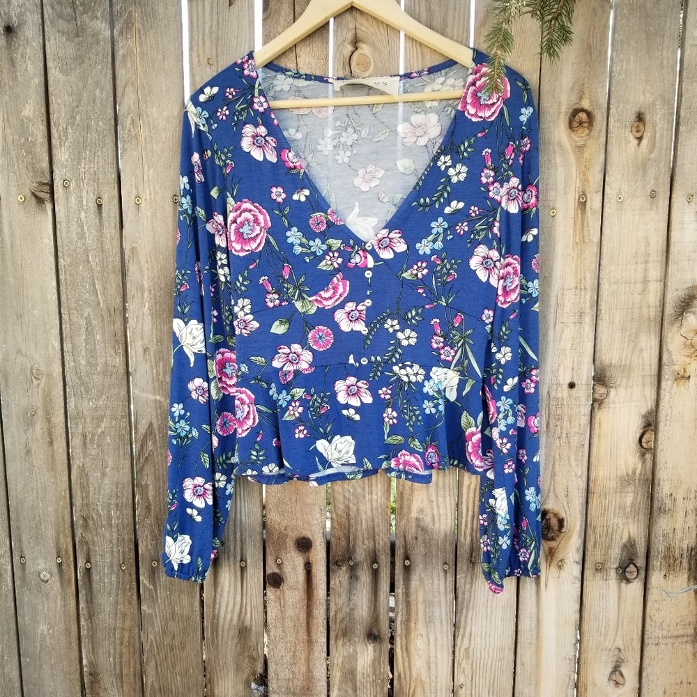 HIATUS long sleve floral top size  medium